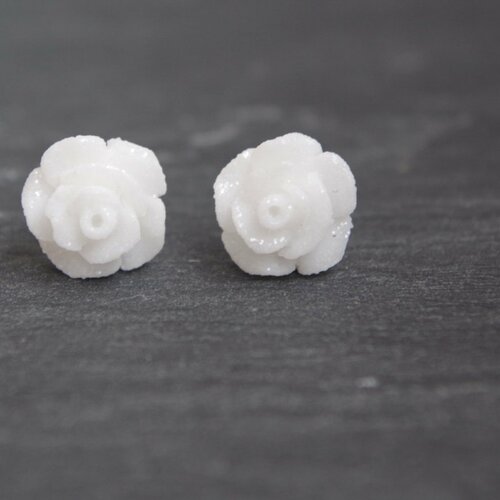 Boucles d'oreilles mauves clous d'oreilles boucles d'oreilles avec des roses roses blanches fleurs blanches bijou hypoallergénique