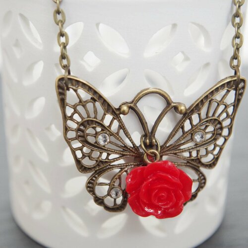 Collier avec un papillon collier avec une fleur rouge rose rouge collier bronze