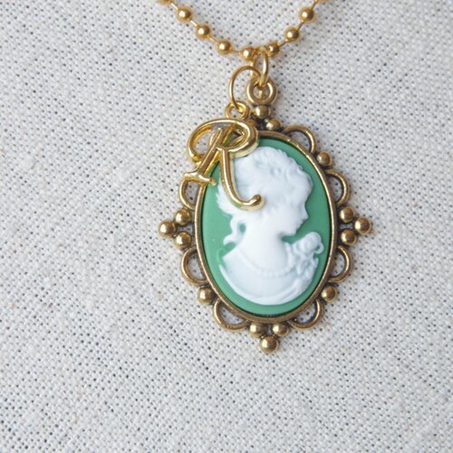 Collier camée vert collier personnalisé victorien bijoux camée ancien collier en laiton collier romantique cadeau pour elle cadeau d'amitié 