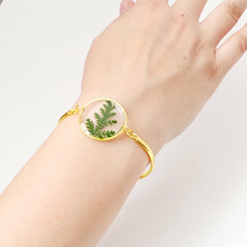 Bracelet feuille verte véritable fougère pressée dans des bijoux en résine, bracelet ajustable cadeau pour elle.