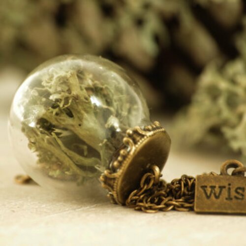 Collier bronze globe en résine collier avec de la mousse collier romantique collier vintage wish