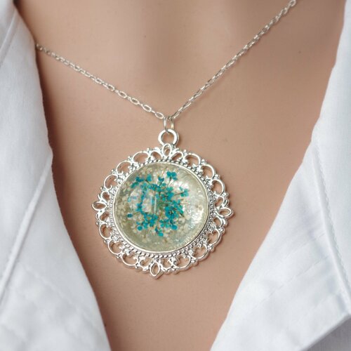 Collier argenté collier avec de vraies fleurs dentelle de la reine anne fleurs bleues fleurs dans de la résine fleurs séchées