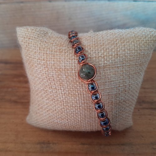 Bracelet en cuivre "labradorite" avec des perles de rocaille bleu métal.