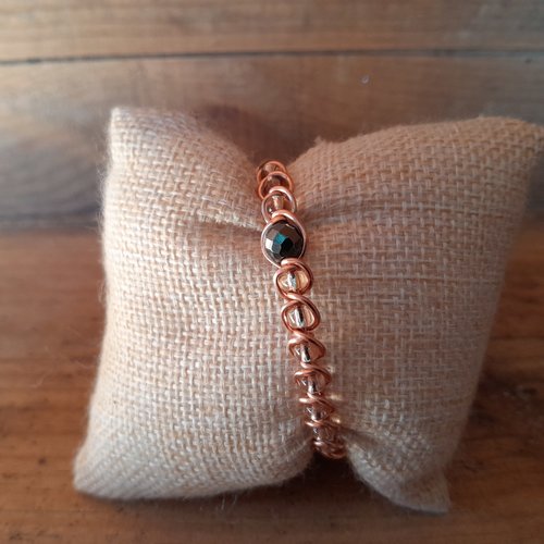 Bracelet en cuivre "hématite" avec des perles de rocaille transparente.
