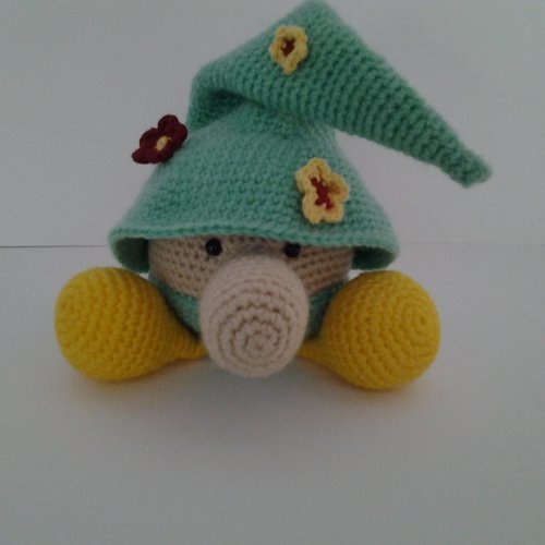 Gnome de noel, décoration de noel,amigurimi,cadeaux, personnage imaginaire, monstre,doudou, gnome au crochet
