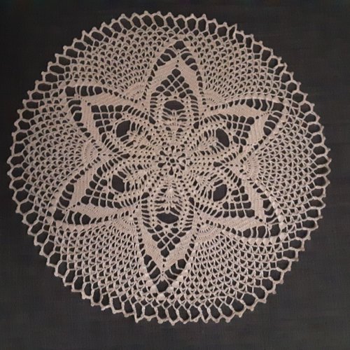 Napperon au crochet , décoration de table ,centre de table ,décoration maison , rideaux au crochet ,article vintage , dentelle
