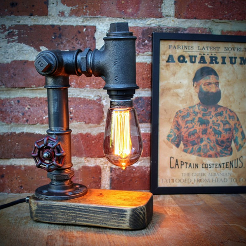 Lampe à poser style industriel. décoration d'intérieur industrielle, artisanat