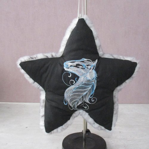 Petit coussin "étoile"