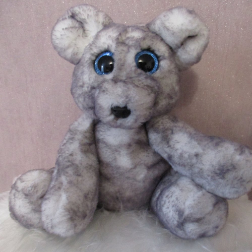 Peluche grise