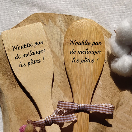Spatule de cuisine en bambou personnalisé  ! idée cadeau personnalisé, pour votre ami.e qui mange des pâtes à tout heure !