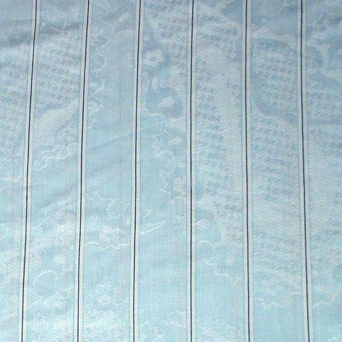 Tissu bleu ciel à rayures fines et légers motifs blancs, coton, laize 160 cm. 