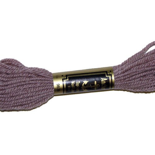 Laine anchor n°9676, échevette de laine pour la confection de tapisseries. 