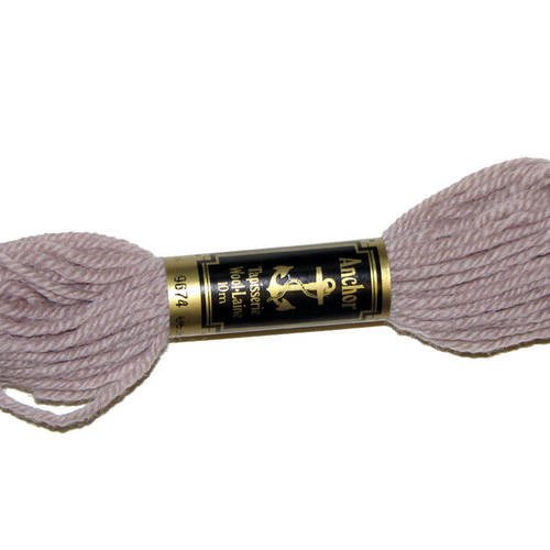 Laine anchor n°9674, échevette de laine pour la confection de tapisseries. 