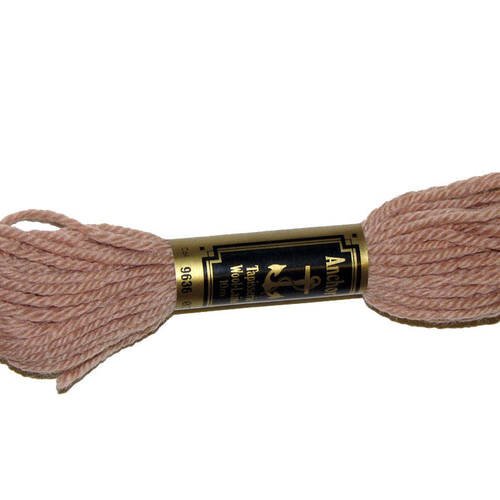 Laine anchor n°9636, échevette de laine pour la confection de tapisseries. 