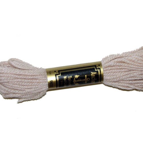 Laine anchor n°9632, échevette de laine pour la confection de tapisseries. 