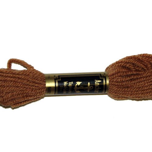 Laine anchor n°9492, échevette de laine pour la confection de tapisseries. 