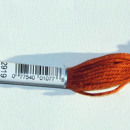 Dmc n°2919, échevette de coton marron pour tapisserie et canevas