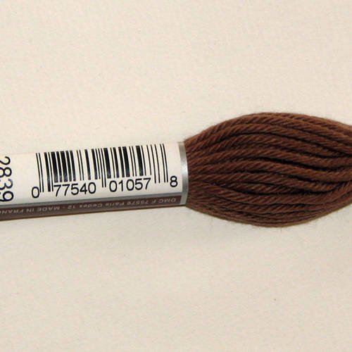 Dmc n°2839, échevette de coton marron pour tapisserie et canevas