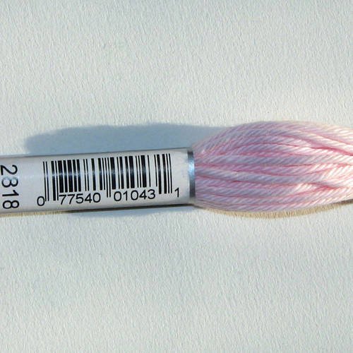 Dmc n°2818, échevette de coton rose pour tapisserie et canevas