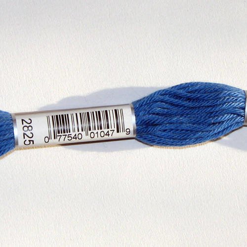 Dmc n°2825, échevette de coton bleu pour tapisserie et canevas