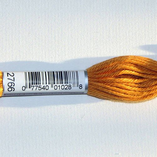 Dmc n°2766, échevette de coton marron pour tapisserie et canevas