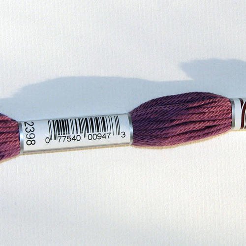 Dmc n°2398, échevette de coton violet pour tapisserie et canevas