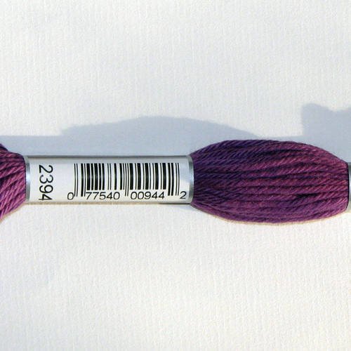 Dmc n°2394, échevette de coton violet pour tapisserie et canevas