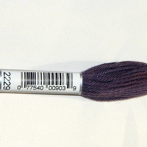 Dmc n°2229, échevette de coton violet pour tapisserie et canevas