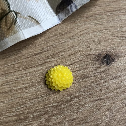 1 embellissement cabochon fleur jaune 10x5mm