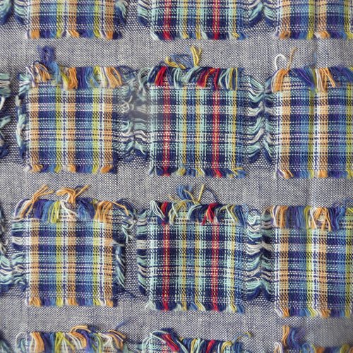 Beau tissu fantaisie bleu avec motifs carres ecossais