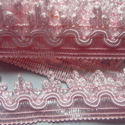 1,25 m d'un beau galon de passementerie couleur rose tres pale