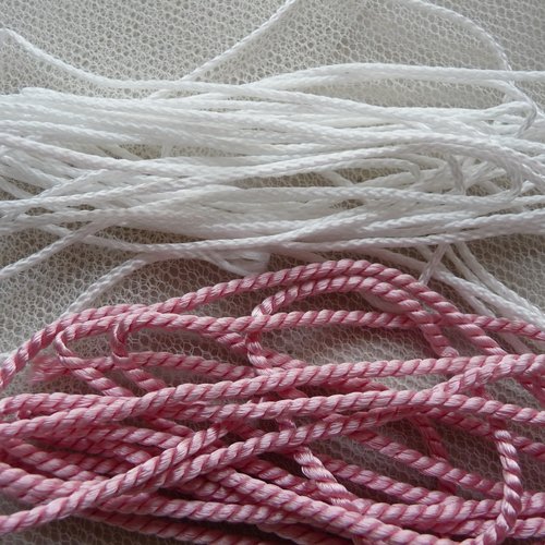 Deux cordons cordelettes rose et blanche