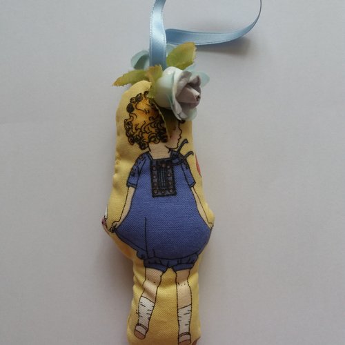 Poupee tissu retro : adorable petite poupette retro en tissu rembourre fibres synthetiques (n° 1)