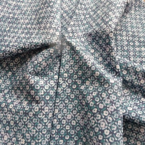 Tissu coton tons bleu vert avec impressions graphiques  blanches - 150 cm x 57 cm -  couture, cartonnages, travaux textiles, decorations