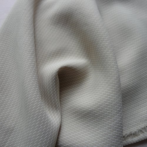 Tissu souple et léger, beige avec fines rayures blanches - 1,45 m  x 0,43 m - travaux textiles, décoration, cartonnage, projets créatifs