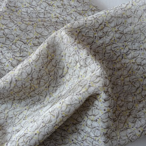 Tissu voile polyester avec impressions motifs  marron - 1,05 m x 0,75 m - travaux textiles, loisirs créatifs, décoration