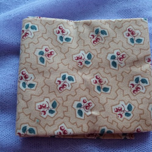 Coupon tissu patchwork en coton, fond jaune avec motifs décoratifs - 55 cm x 25 cm - couture, cartonnage, décoration, customisation