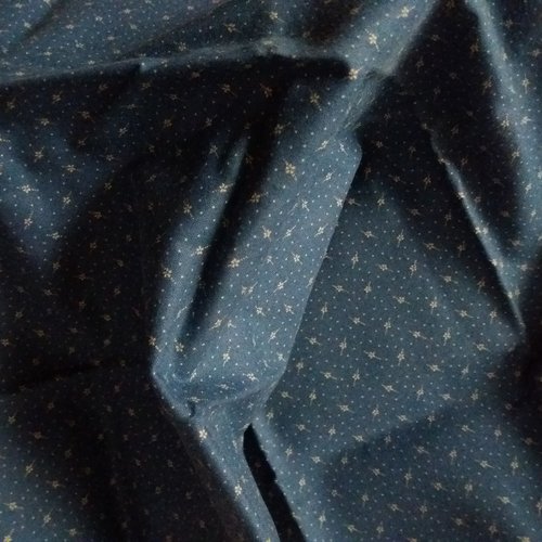 Coupon tissu patchwork en coton, fond bleu avec petits motifs décoratifs blancs - 55 cm x 45 cm - couture, cartonnage, décoration,