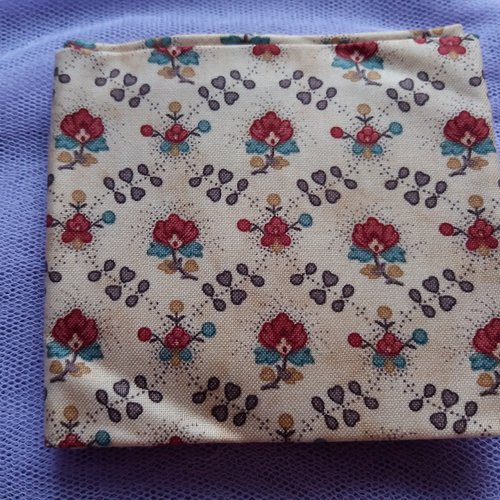 Coupon tissu patchwork en coton, fond jaune avec fleurs rouges - 55 cm x 25 cm - couture, cartonnage, décoration,