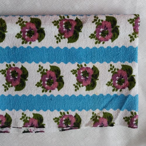 Tissu éponge fin vintage - 1,10 m x 40 cm - chute d'un tissu fantaisie bleu, blanc et fleurs mauves