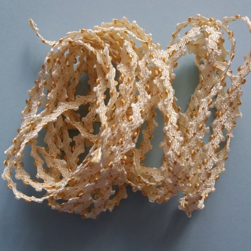 Galon croquet festonné fantaisie blanc cassé et doré  5 mm épaisseur - vendu au mètre