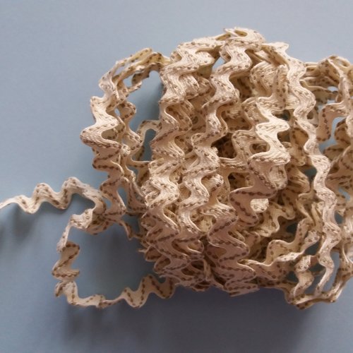 Galon croquet festonné fantaisie blanc cassé et kaki - 7 mm épaisseur - vendu au mètre