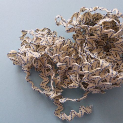 Galon croquet festonné fantaisie blanc cassé et bleu - 7 mm épaisseur - vendu au mètre