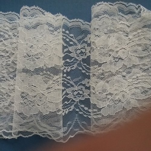 1 m dentelle écrue, fine, grande largeur 17 cm, vendue au mètre - travaux textiles, embellissements, confection, ..