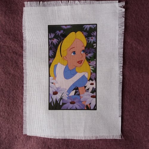 Transfert textile petite fille et fleurs - dessin animé - créations textiles, univers enfants, loisirs créatifs