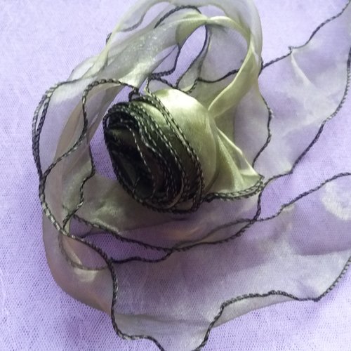 Grosse fleur à suspendre en organza couleur vert kaki irisé - décoration florale, home-déco, embellissements