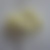 12 fleurs mini roses en tissu satine, couleur blanche sur tige rigide 