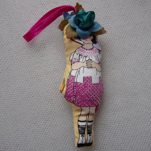 Poupee en tissu retro : adorable petite poupette retro en tissu rembourre fibres synthetiques (n° 3)