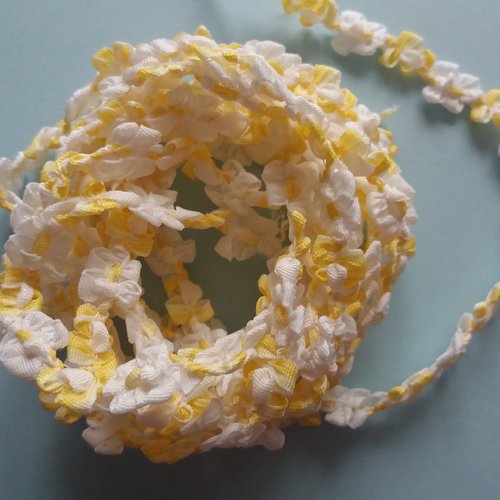 Ruban décoratif petites fleurs blanches et jaunes - 2 m x 1 cm - décorations, petites finitions, customisation