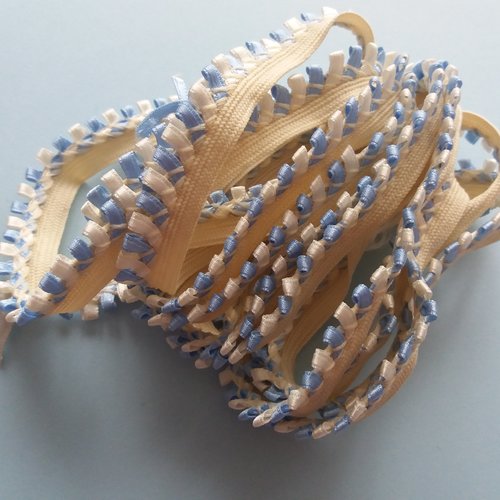 Ruban galon fantaisie blanc cassé avec bordure bleu et blanche, couleurs layette - 2,40 m x 1,3 cm